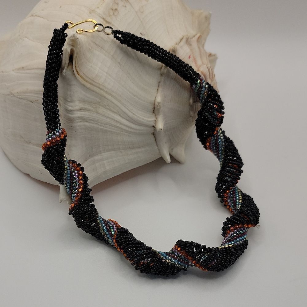 Estate Jewelry Seed Beed Choker Necklece Handmade Spiral Length 16"
